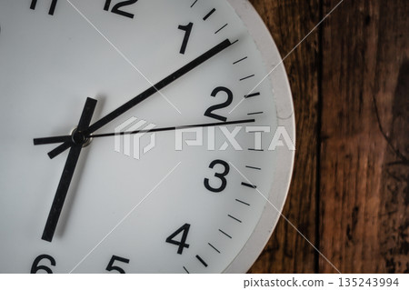 Image of a simple wall clock Image of a simple wall clock 135243994