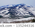 Shiretoko Pass and Chiniseibetsudake from Mt. Rausu in winter 135244316