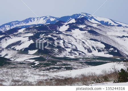 冬季從羅臼山眺望知床峠和千二星別岳 135244316