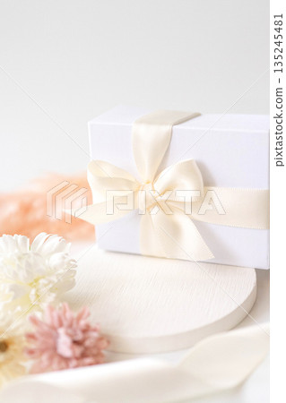 禮物和鮮花 135245481