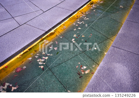 The murmuring of Wadakura Fountain Park The murmuring of Wadakura Fountain Park 135249226