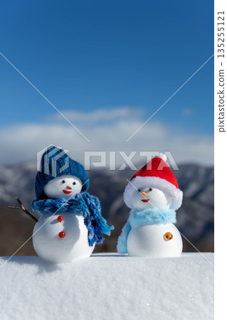 新雪和兩個雪人 新雪和兩個雪人 135255121