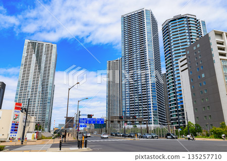 東京中央區觀二通沿線的城市景觀（靠近月島警察署前方的十字路口） 135257710