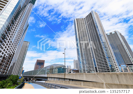 東京中央區 Kan-ni Dori 沿線的城市景觀（Reimei 橋附近） 135257717