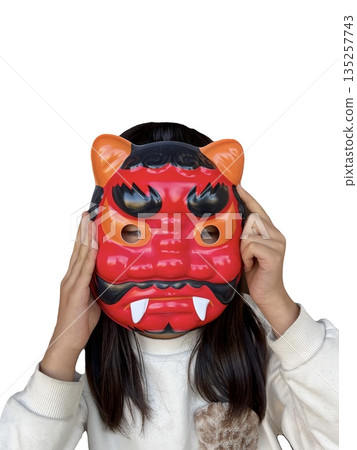 節分少女與鬼面具（白色背景，摳圖素材，留白） 135257743