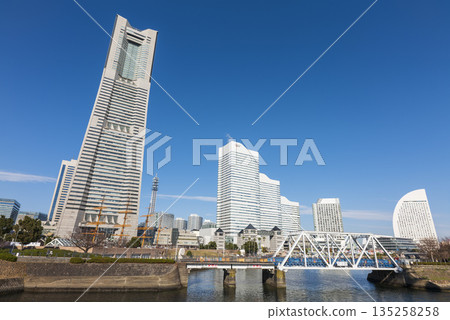 晴朗冬日的橫濱港港區 晴朗冬日的橫濱港港區 135258258