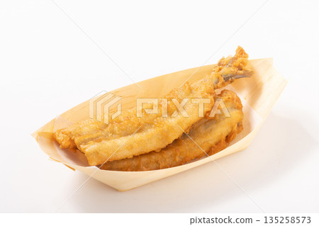 Deep-fried halfbeak 135258573