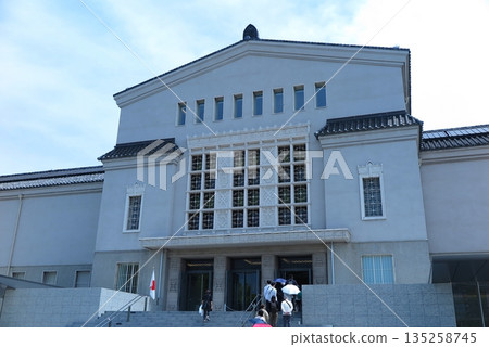大阪市天王寺公園，園內設施：大阪市立美術館正門 135258745
