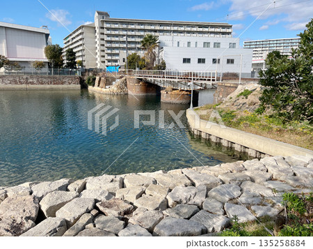 JR Wadamisaki Line rotating bridge (Kobe City, Hyogo Prefecture) JR Wadamisaki Line rotating bridge (Kobe City, Hyogo Prefecture) 135258884