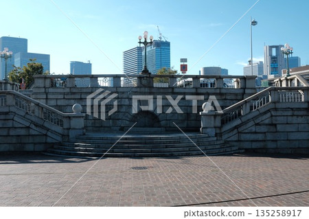 從中之島公園眺望難波橋 從中之島公園眺望難波橋 135258917