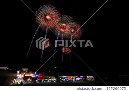 秋田縣夜空和煙火 秋田縣夜空和煙火 135260075