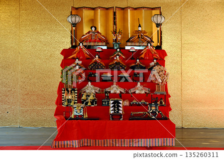 一個娃娃 135260311