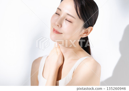 Women who do body care Women who do body care 135260946