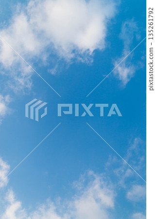  藍天和雲彩 135261792