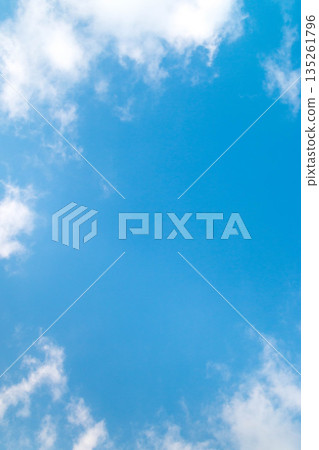  藍天和雲彩 135261796