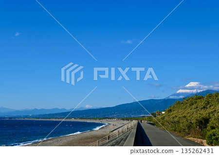 從千本濱眺望駿河灣和富士山的景色 135262431