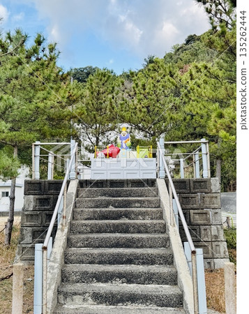 熊本縣天草市橫浦島的海鯛和惠比壽雕像 熊本縣天草市橫浦島的海鯛和惠比壽雕像 135262444