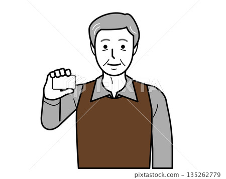 正面視角。一位身穿襯衫和背心的老者，手裡拿著一張卡片。 135262779