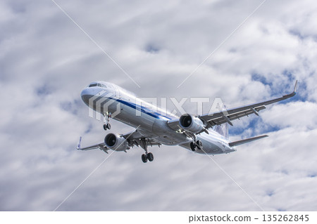 冬季大阪機場（伊丹機場）降落飛機，大阪府豐中市 135262845