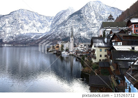 Winter scenery of Hallstatt, a World Heritage Site 1 Winter scenery of Hallstatt, a World Heritage Site 1 135263712