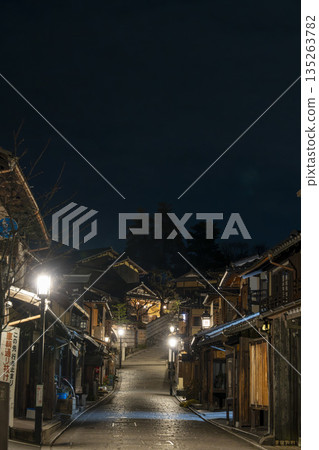 冬日九坂(九坂)-京都府東山區黎明前的街景 冬日九坂(九坂)-京都府東山區黎明前的街景 135263782