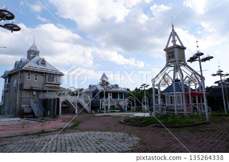 Kiyosato's fancy ruins, One Happy Plaza 135264338