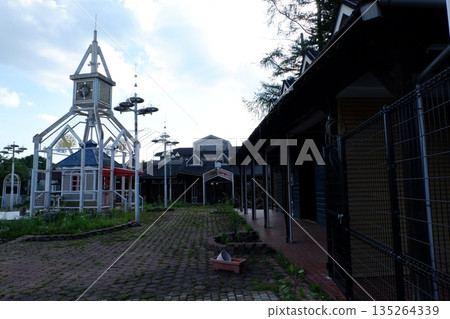 Kiyosato's fancy ruins, One Happy Plaza 135264339