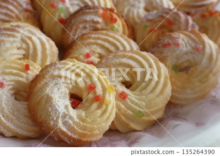 美味的自製環形餅乾 美味的自製環形餅乾 135264390