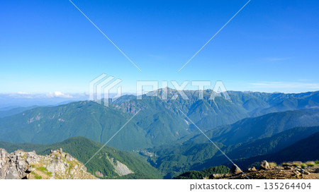 【北阿爾卑斯山】從燒嶽山頂眺望笠岳。 135264404