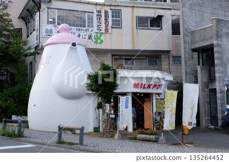 重獲新生的牛奶鍋和清裡町的街景 重獲新生的牛奶鍋和清裡町的街景 135264452