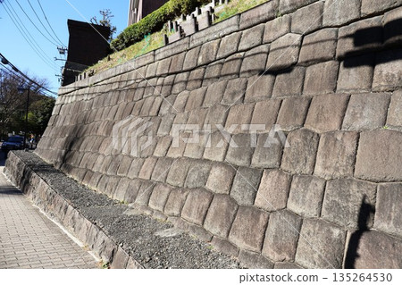 Nogeyama Residence's turtle-shell retaining wall (stone and brick retaining wall of the former Hiranuma Senzo villa) Noge-cho 4-chome, Naka-ku, Yokohama, Kanagawa Prefecture 135264530