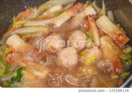 雞肉丸白菜火鍋配米紙 135266116