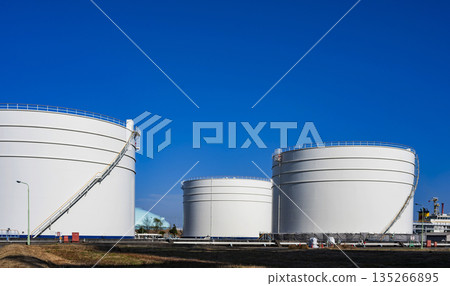 Oil / gas tank 135266895