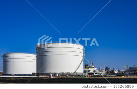 Oil / gas tank 135266899