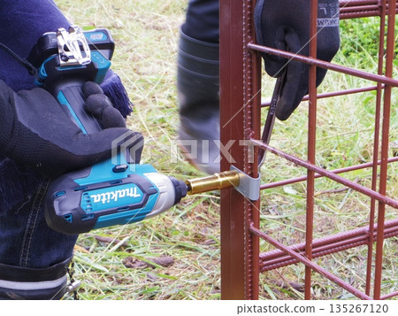 製作箱式捕獸器用電鑽 135267120