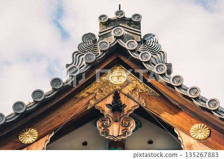 屋頂瓦片符號 135267883