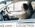 一個女人開車 一個女人開車 135267956