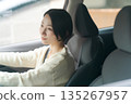 一個女人開車 一個女人開車 135267957