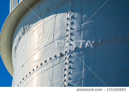 冬日裡的掛塚燈塔，位於靜岡縣磐田市。外牆特寫。 135268993