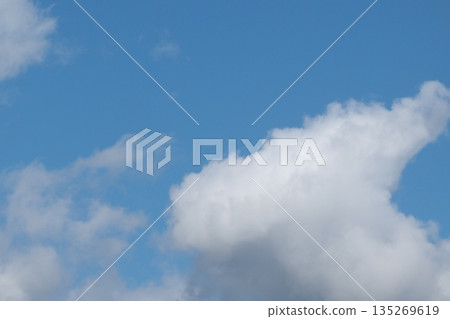 藍天白雲飄浮 135269619