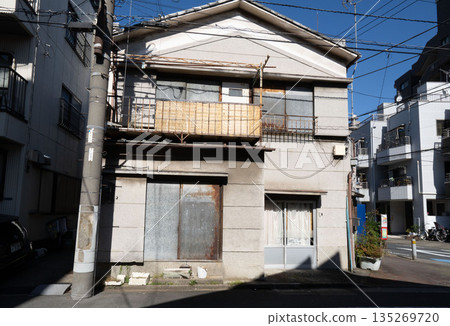 日式兩層老房子,木造建築,需要翻修 日式兩層老房子,木造建築,需要翻修 135269720
