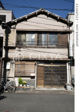 日式兩層老房子，木造建築，需要翻修 135269723