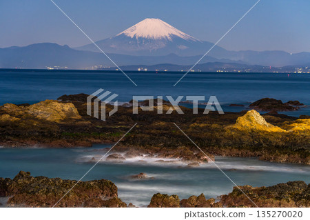 《神奈川縣》富士山和海岸線/立石公園 《神奈川縣》富士山和海岸線/立石公園 135270020