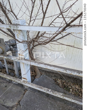 木柵欄混凝土裂縫 木柵欄混凝土裂縫 135270040