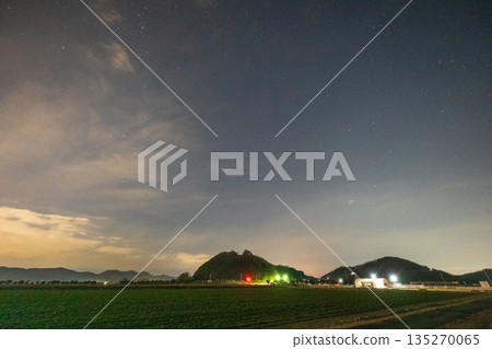 日本岡山瀨戶內海上空璀璨星空 日本岡山瀨戶內海上空璀璨星空 135270065
