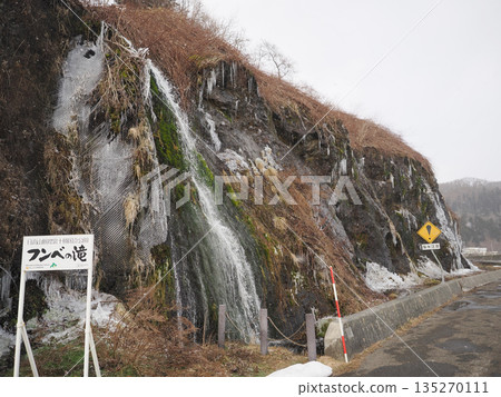 Scenery of Hunbe Falls on a cold winter day Scenery of Hunbe Falls on a cold winter day 135270111