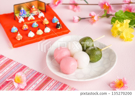 Hinamatsuri | Three-colored dumplings, peach blossoms, and rape blossoms 135270200