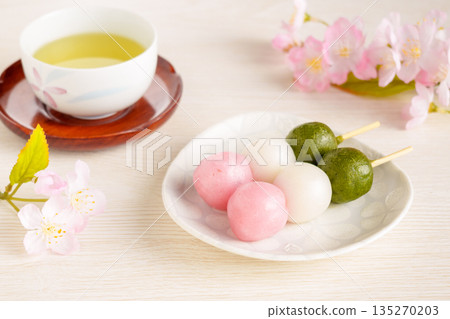 三色餃子、茶和櫻花 三色餃子、茶和櫻花 135270203