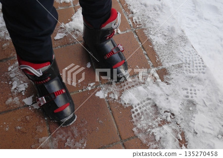 ski boots 135270458