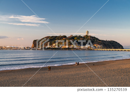 <<Kanagawa Prefecture>> Enoshima at dawn, Shonan Coast 135270539